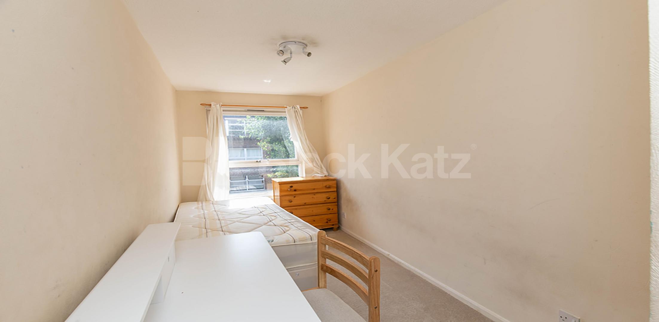 3/4 double bedroom flat located within mins to regents park and marylebone tube Henderson Drive, St Johns Wood
